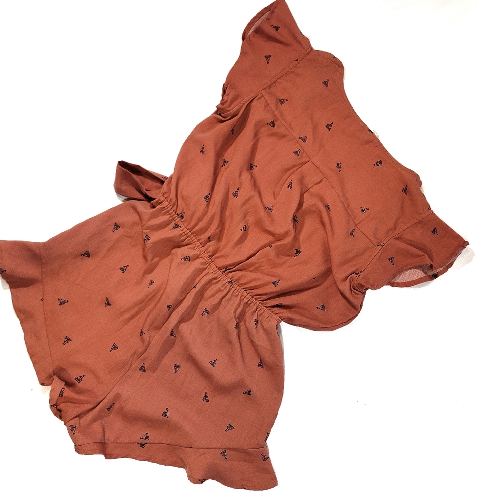 E & M Ruffle Romper - Picture 3 of 7